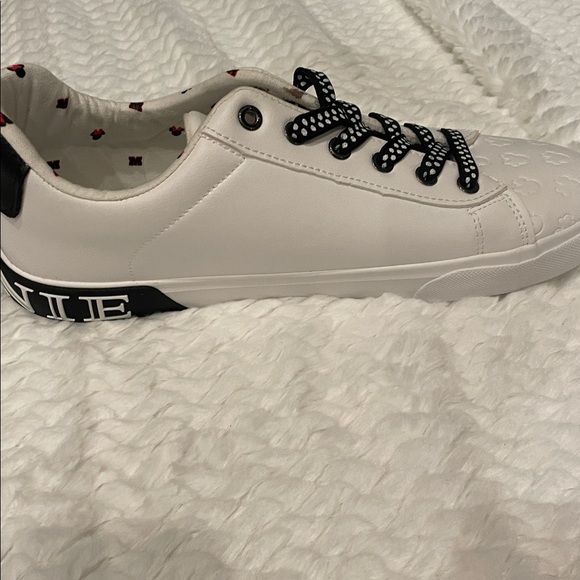 White Minnie Mouse Sneakers with Red and Black Accents not worn size 9.5 - Picture 6 of 6